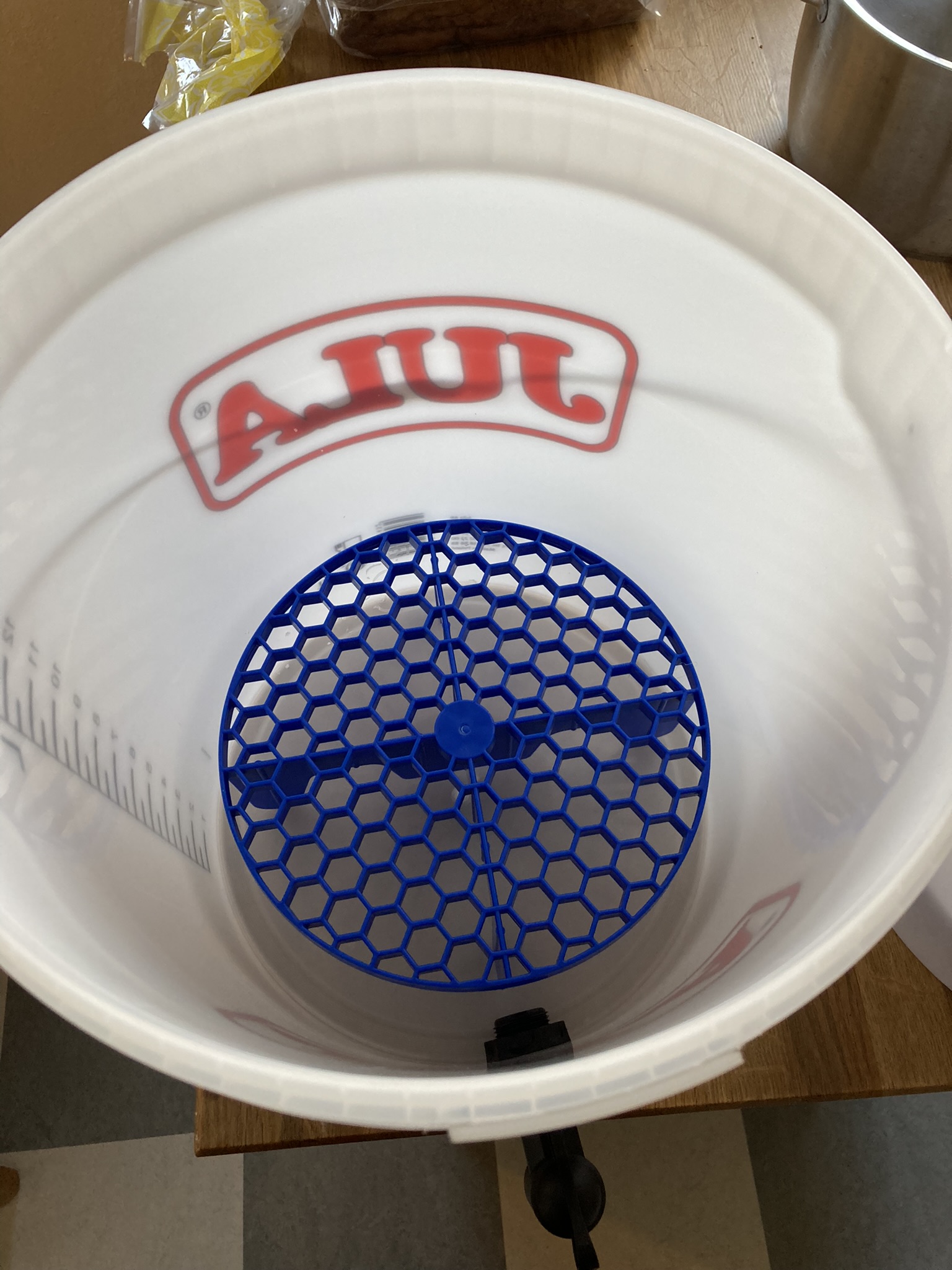 Make your own bokashi bucket - step by step guide