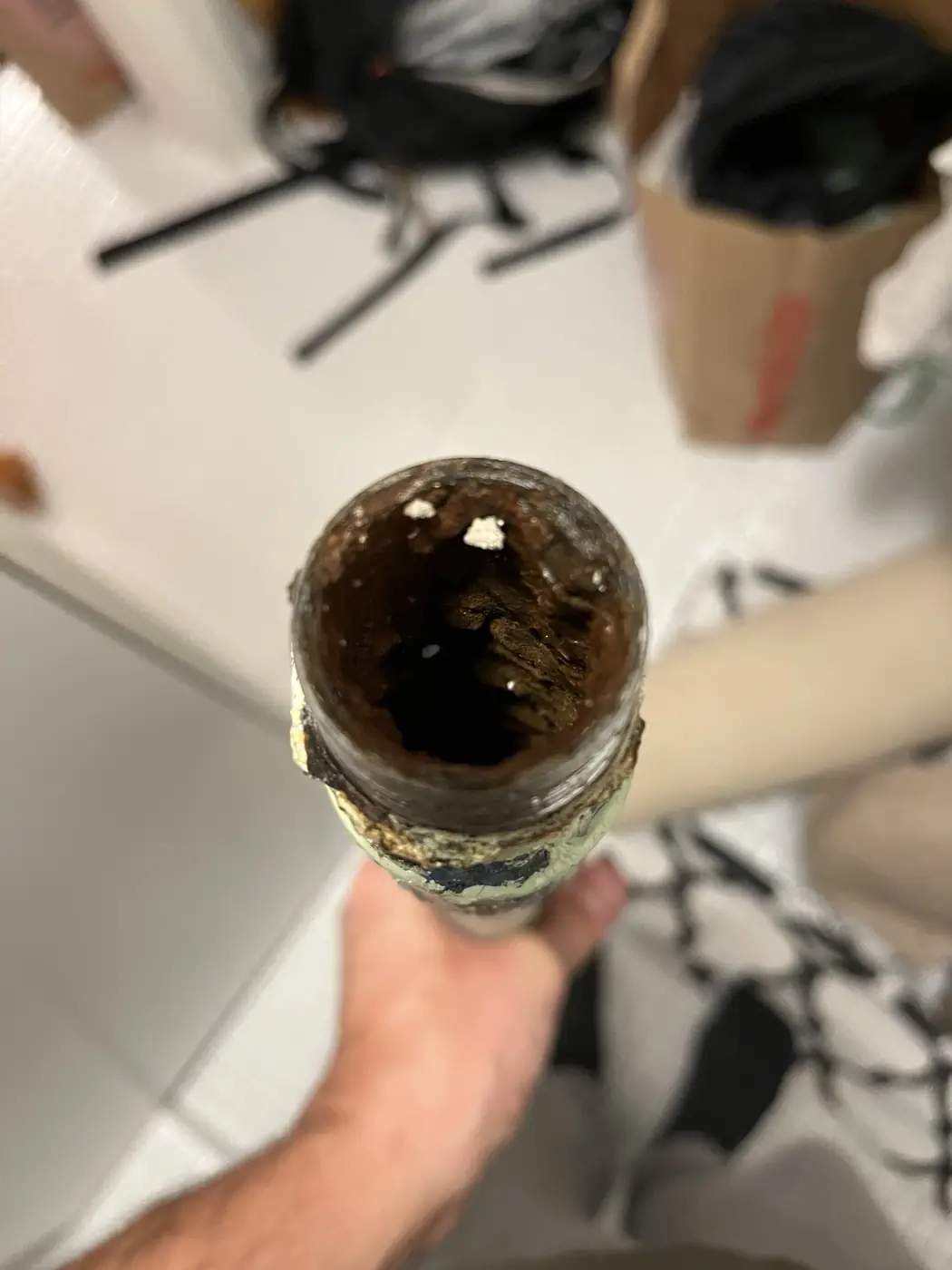Rost inuti gammalt vattenrör